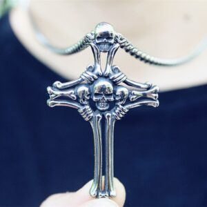 Dije Cruz de huesos de acero